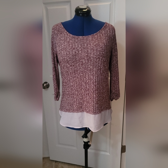 Burgandy/pink sweater with light pink trim - Picture 2 of 6